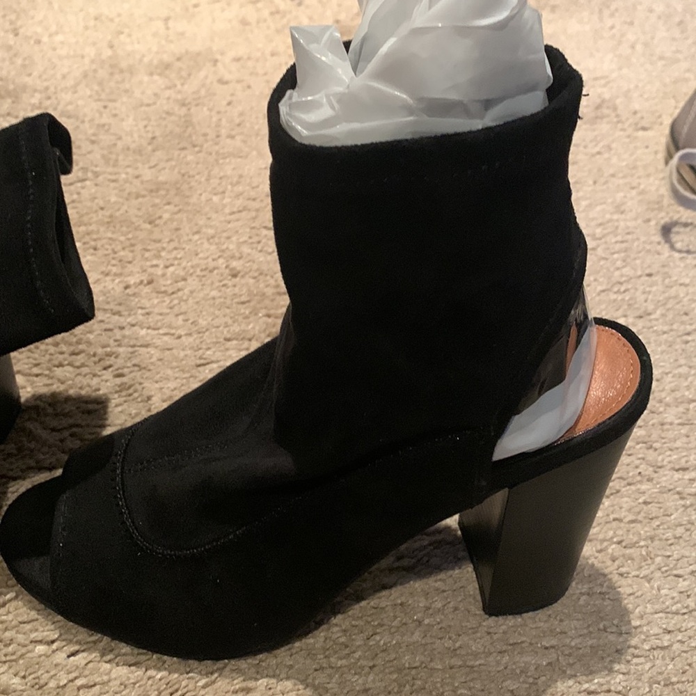 Black Rampage Heels - Picture 4 of 4